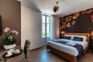Postel nebo postele na pokoji v ubytování Hotel Ristorante La Vignetta Cernobbio