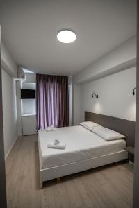 Postel nebo postele na pokoji v ubytování Meraki Hotel