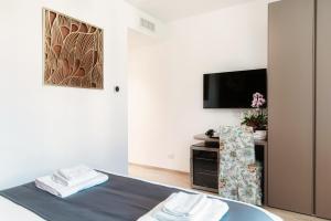 TV a/nebo společenská místnost v ubytování Hotel Ristorante La Vignetta Cernobbio