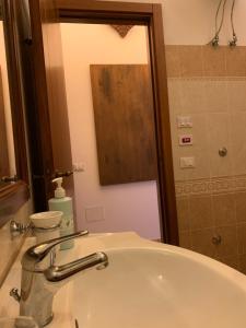 a bathroom with a sink and a tub with a mirror at n CELI in Uggiano la Chiesa