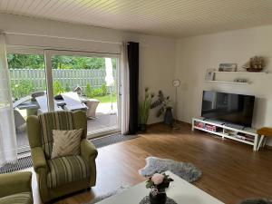 Et tv og/eller underholdning på Ferienhaus Gisela - Ganzes Haus - Haustiere Willkommen - Hage - Nordsee