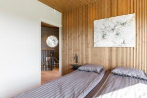 Ένα ή περισσότερα κρεβάτια σε δωμάτιο στο Ilmatar Airplane Lodge +41 φωτογραφίες
