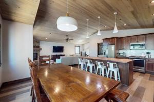 a dining room and kitchen with a wooden table and chairs at Arrowhead Adventures in South Lake Tahoe