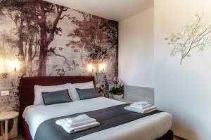 Postel nebo postele na pokoji v ubytování Hotel Ristorante La Vignetta Cernobbio