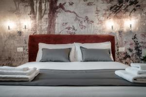 Postel nebo postele na pokoji v ubytování Hotel Ristorante La Vignetta Cernobbio
