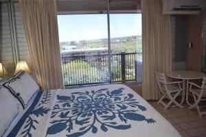 Ένα ή περισσότερα κρεβάτια σε δωμάτιο στο Top Floor Oceanfront location with great swimming and snorkeling MKM809 +26 φωτογραφίες