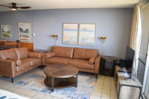 Χώρος καθιστικού στο Top Floor Oceanfront location with great swimming and snorkeling MKM809