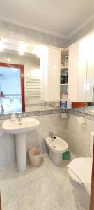 a bathroom with a sink and a toilet at Rincón del Mar, Mundaka in Mundaka +10 photos
