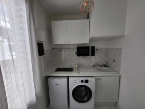 Η κουζίνα ή μικρή κουζίνα στο Appartement T2 spacieux de 30m2, idéal proche Paris