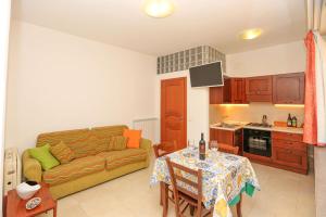Kuchyň nebo kuchyňský kout v ubytování Brother's home Sorrento + 26 fotografií