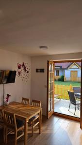 TV a/nebo společenská místnost v ubytování Apartma Moravske Toplice - Trobentica 28 + 14 fotografií