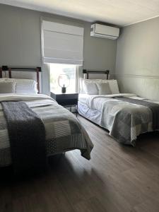 Voodi või voodid majutusasutuse Auberge des Cantons toas
