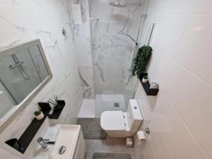 O baie la Alexa Studio with views