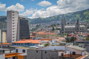 Nespecifikovaný výhled na destinaci Quito nebo výhled na město při pohledu z penzionu
