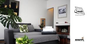 Khu vực ghế ngồi tại Depa Quevedo - Trendy Revamped Flat - Exceptional Spot in Bogotá's Historic Colonial Square - Candelaria