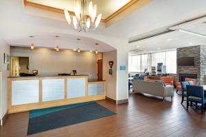 Posezení v ubytování Best Western Hartford Hotel and Suites