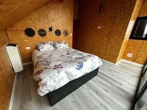 A bed or beds in a room at Enzojo 2