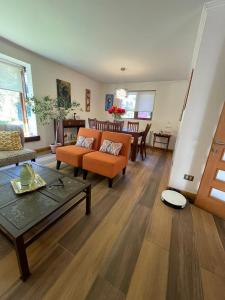 a living room with a couch and a table at habitación casa familiar in Valdivia