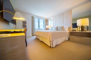 Ένα ή περισσότερα κρεβάτια σε δωμάτιο στο 1 Hotel 1 Bedroom 1 and Half Bathroom Beachfront Residence With Balcony +37 φωτογραφίες