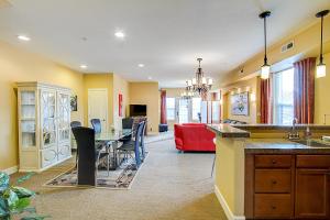 Et tv og/eller underholdning på Fully Furnished Downtown Apartment - Pet Friendly!