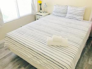 a white bed with two white towels on it at Comfortable Big bedroom in the house for rent-03 in Las Vegas