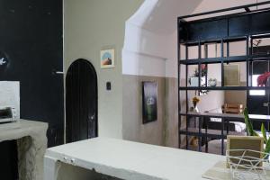 a room with a white counter and a black door at Apto Rústico,Estilo y Encanto. in Armenia +31 photos