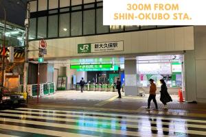 a group of people walking in a shopping mall at A02 Shinjuku center-4mins to room 10min to Kabukicho-新宿商圈Loftoom in Tokyo