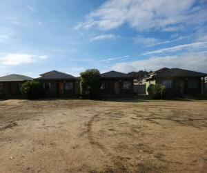 a row of houses on a dirt road at Inti Mar in El Quisco