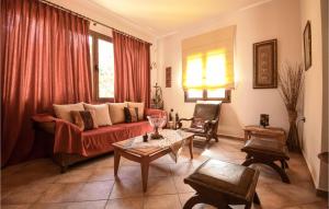 a living room with a couch and a table at Stunning Home In Finikia in Foinikiá