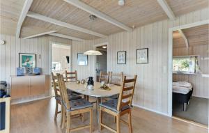 Posezení v ubytování Amazing Home In Nordborg With 3 Bedrooms, Sauna Wifi