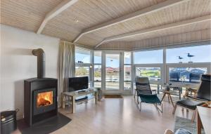 Posezení v ubytování Amazing Home In Nordborg With 3 Bedrooms, Sauna Wifi