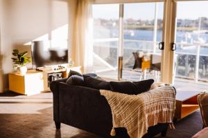 Posezení v ubytování York Cove Hotel