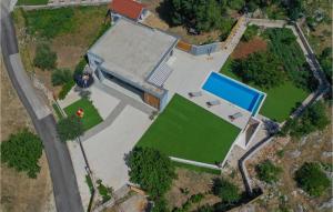 an overhead view of a large house with a yard at Gorgeous Home In Katuni With Wifi in Katuni