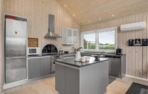 Køkken eller tekøkken på Holiday Home Jordbærvej Tarm Iv