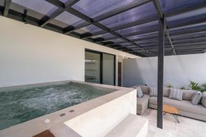 Πισίνα στο ή κοντά στο Berawa Townhouse Unit 7 by Betterplace