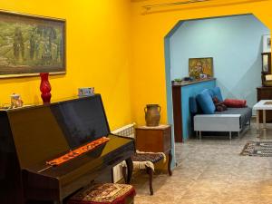 Posezení v ubytování Room in Lake View House