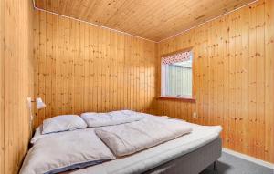 Postel nebo postele na pokoji v ubytování Gorgeous Home In Harboøre With Wifi + 8 fotografií