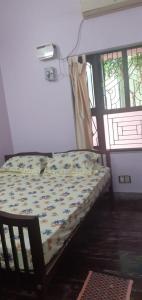 Ένα ή περισσότερα κρεβάτια σε δωμάτιο στο Sri Siva Jothi Illam