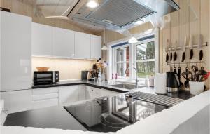 Kuchyň nebo kuchyňský kout v ubytování Holiday Home Savnæbban + 16 fotografií