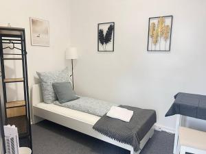 Postel nebo postele na pokoji v ubytování Koblenz Corner Rooms