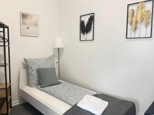 Postel nebo postele na pokoji v ubytování Koblenz Corner Rooms