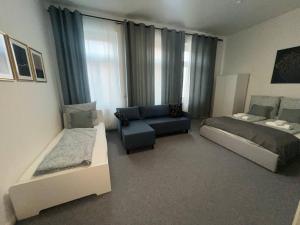 Postel nebo postele na pokoji v ubytování Koblenz Corner Rooms