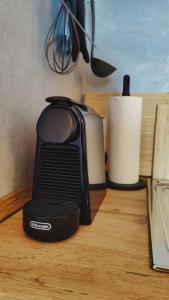 a radio on a table with a roll of paper towels at Alpenflair Apartment Winterberg in Winterberg