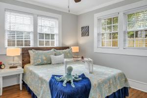 Postel nebo postele na pokoji v ubytování Sunrise Bliss 3 Bedroom St Simons Island 3 Minutes To Pier + 41 fotografií