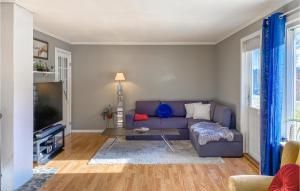 Χώρος καθιστικού στο Lovely Apartment In Ellingsøy