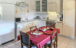Gallery image of 3 Bedroom Lovely Home In Samos in Ágios Dimítrios