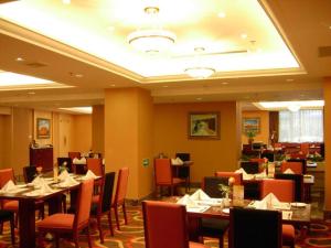 Argyle International Airport Hotel Shanghai餐厅或其他用餐的地方