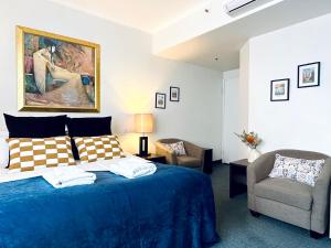 Postel nebo postele na pokoji v ubytování Charming Studio - Adelaide CBD - WiFi - King bed