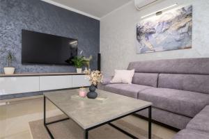 a living room with a couch and a table at Villa Putina by IstriaLux in Svetvinčenat