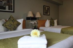 Postel nebo postele na pokoji v ubytování Travelodge by Wyndham Fort McMurray